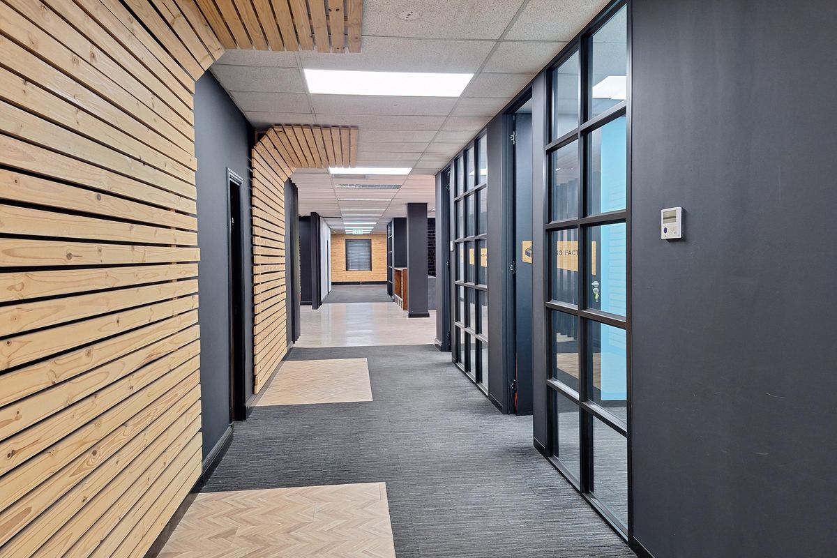 FULLY FITTED OFFICES TO LET IN SANDOWN - Photo 5