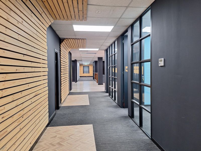 FULLY FITTED OFFICES TO LET IN SANDOWN - Photo 5