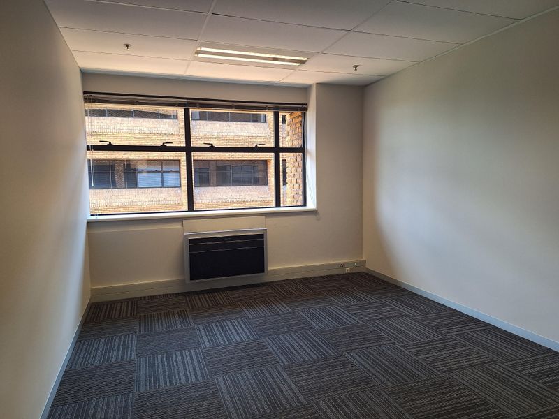 628.20sqm -  FULLY FITTED OFFICES TO LET IN SANDTON CENTRAL BUSINESS DISTRICT - Photo 9