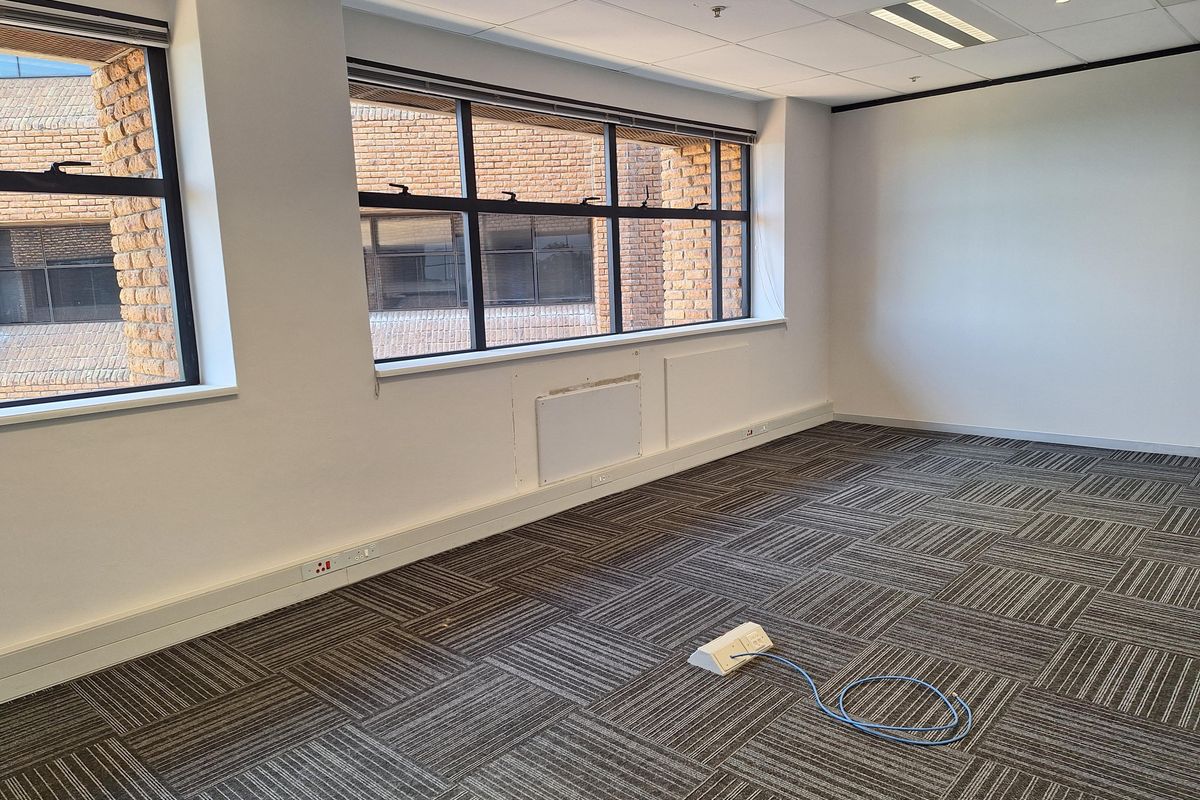 628.20sqm -  FULLY FITTED OFFICES TO LET IN SANDTON CENTRAL BUSINESS DISTRICT - Photo 4