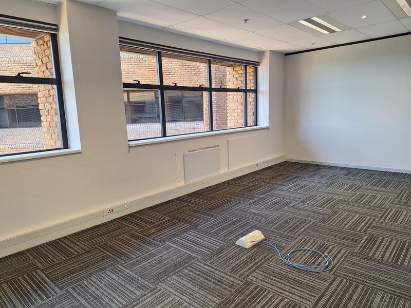 628.20sqm -  FULLY FITTED OFFICES TO LET IN SANDTON CENTRAL BUSINESS DISTRICT - Photo 4