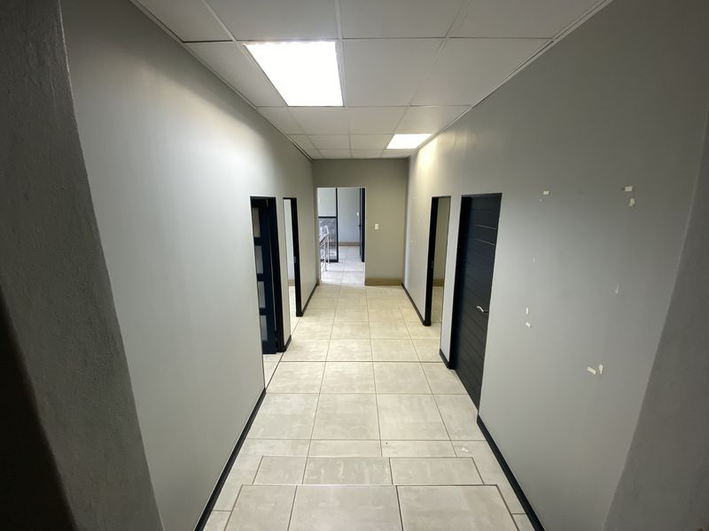 A-Grade Warehouse to Let in Lanseria - Photo 10