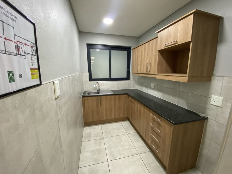 A-Grade Warehouse to Let in Lanseria - Photo 8