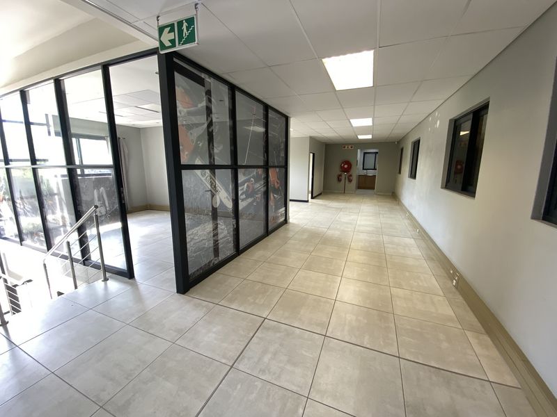 A-Grade Warehouse to Let in Lanseria - Photo 6