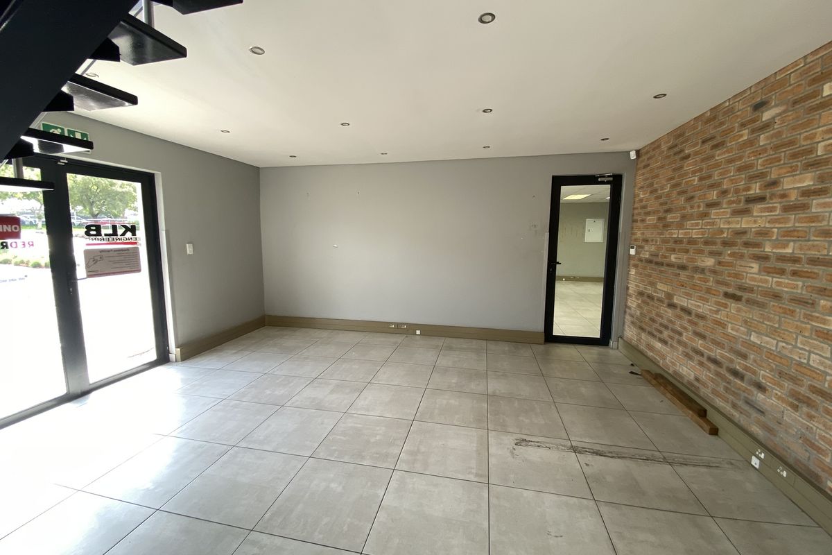 A-Grade Warehouse to Let in Lanseria - Photo 3