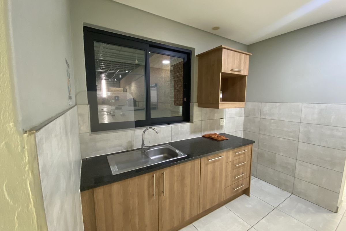 A-Grade Warehouse to Let in Lanseria - Photo 4