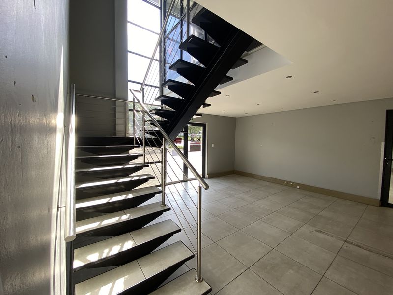 A-Grade Warehouse to Let in Lanseria - Photo 2