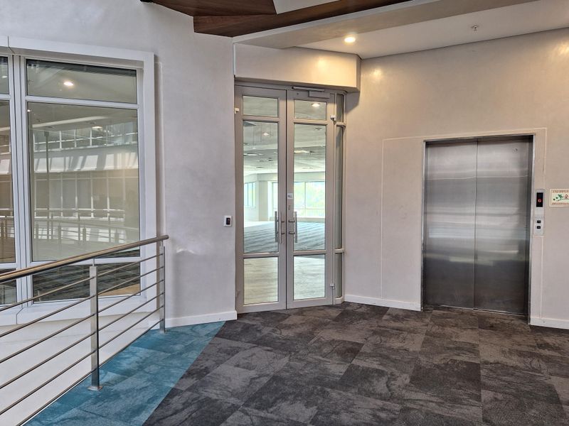 PRESTIGIOUS 834sqm OFFICE TO LET IN SANDTON CBD - Photo 2