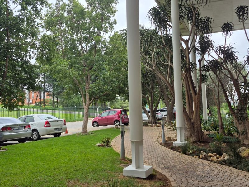 Free-standing  A-grade offices to rent in Modderfontein business park - Photo 2