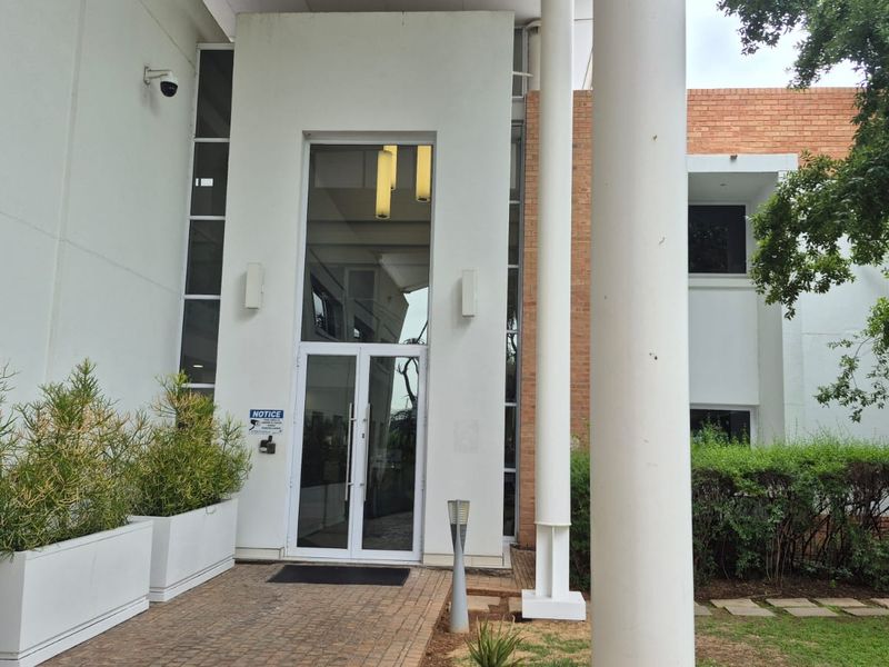 Free-standing  A-grade offices to rent in Modderfontein business park - Photo 4