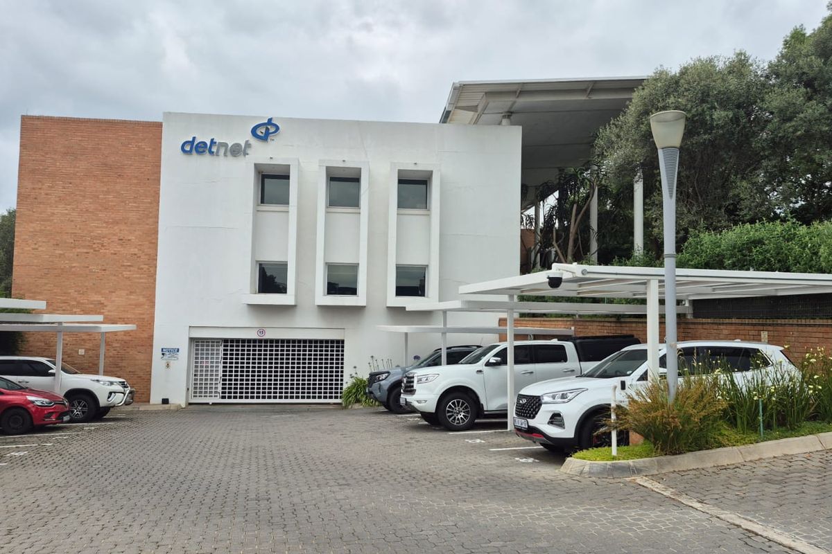 Free-standing  A-grade offices to rent in Modderfontein business park - Photo 3