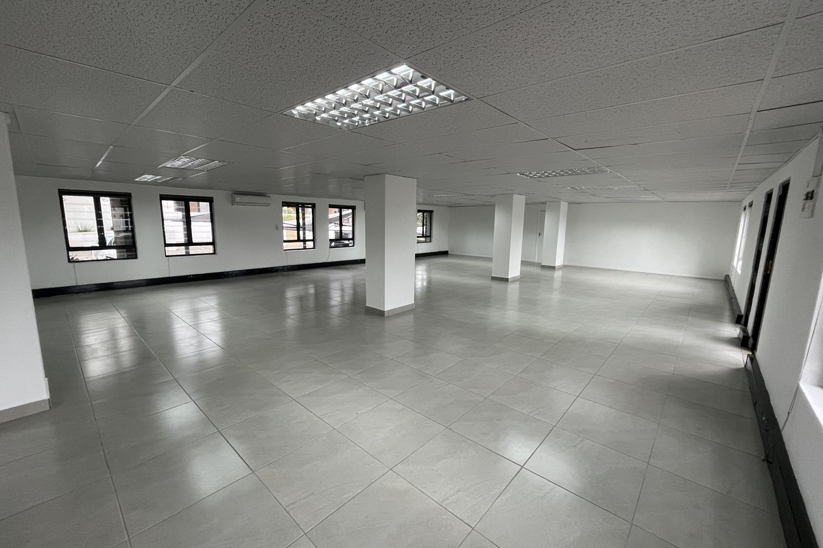 Ground Floor Office unit available with immediate occupation - Photo 4