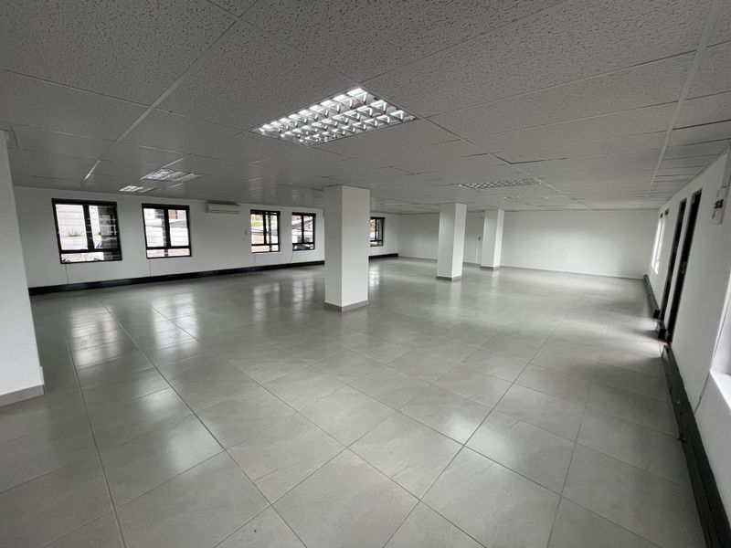 Ground Floor Office unit available with immediate occupation - Photo 4