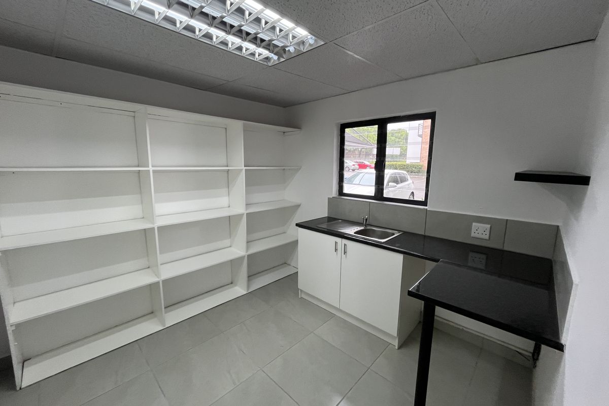 Ground Floor Office unit available with immediate occupation - Photo 5