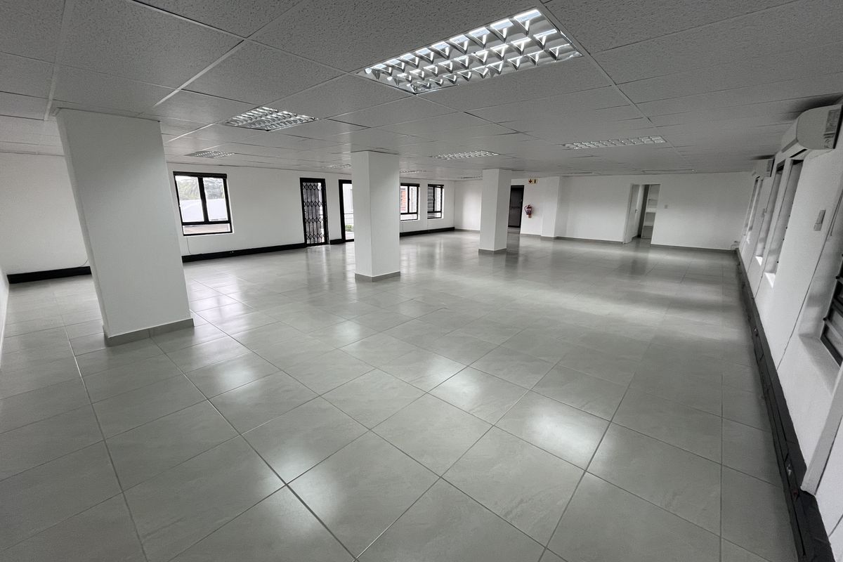 Ground Floor Office unit available with immediate occupation - Photo 3