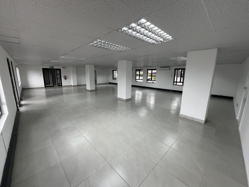 Ground Floor Office unit available with immediate occupation - Photo 7