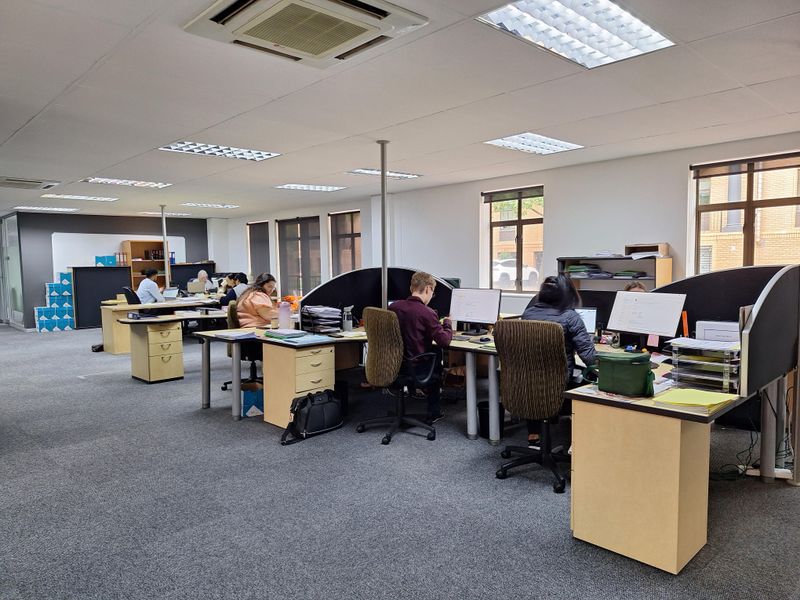 MODERN A-GRADE FULLY FITTED OFFICE TO LET IN MORNINGSIDE - Photo 9
