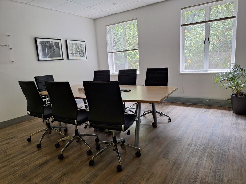 MOVE-IN READY 424sqm PRIME OFFICE SPACE IN SANDTON - Photo 9