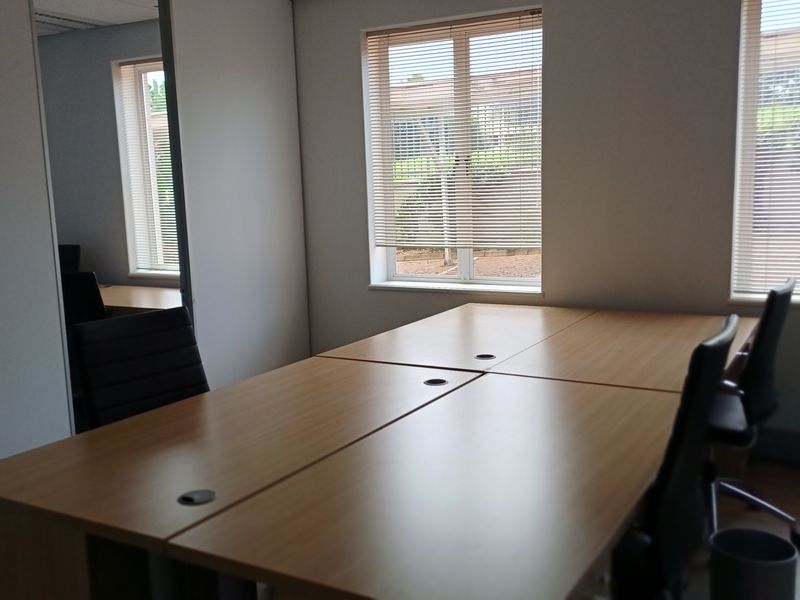 MOVE-IN READY 424sqm PRIME OFFICE SPACE IN SANDTON - Photo 10