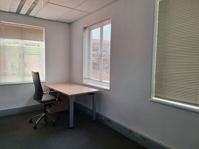 MOVE-IN READY 424sqm PRIME OFFICE SPACE IN SANDTON - Photo 7