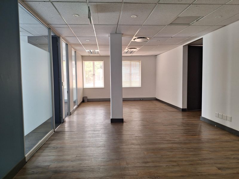 MOVE-IN READY 424sqm PRIME OFFICE SPACE IN SANDTON - Photo 6