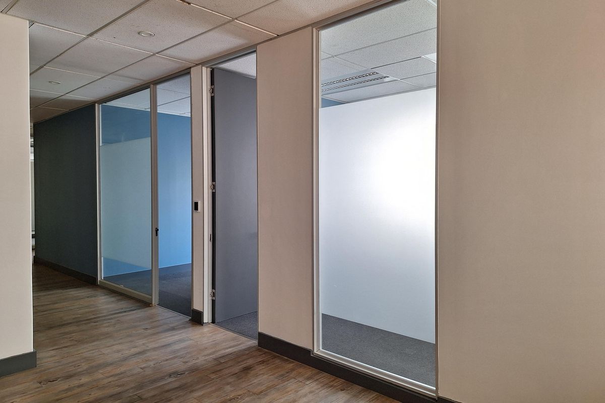 MOVE-IN READY 424sqm PRIME OFFICE SPACE IN SANDTON - Photo 4