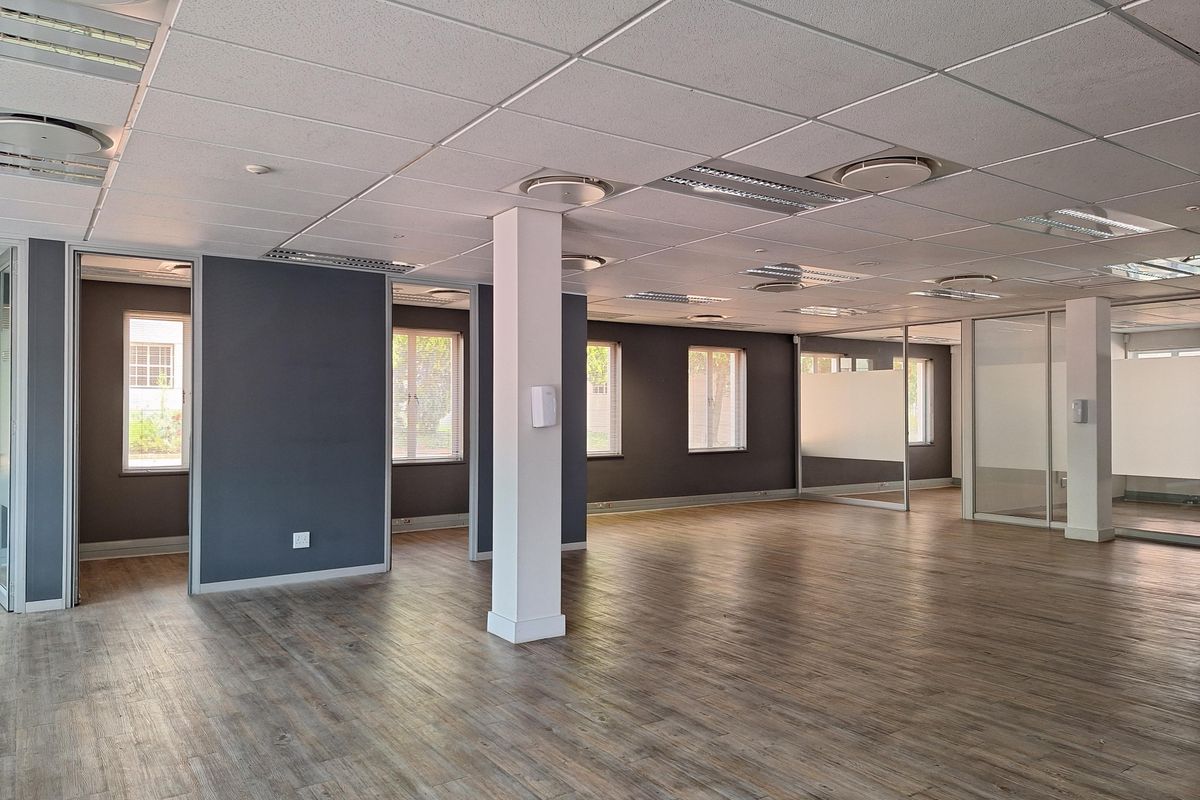 MOVE-IN READY 424sqm PRIME OFFICE SPACE IN SANDTON - Photo 3