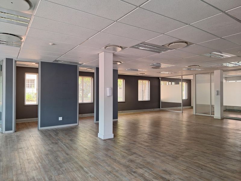 MOVE-IN READY 424sqm PRIME OFFICE SPACE IN SANDTON - Photo 3