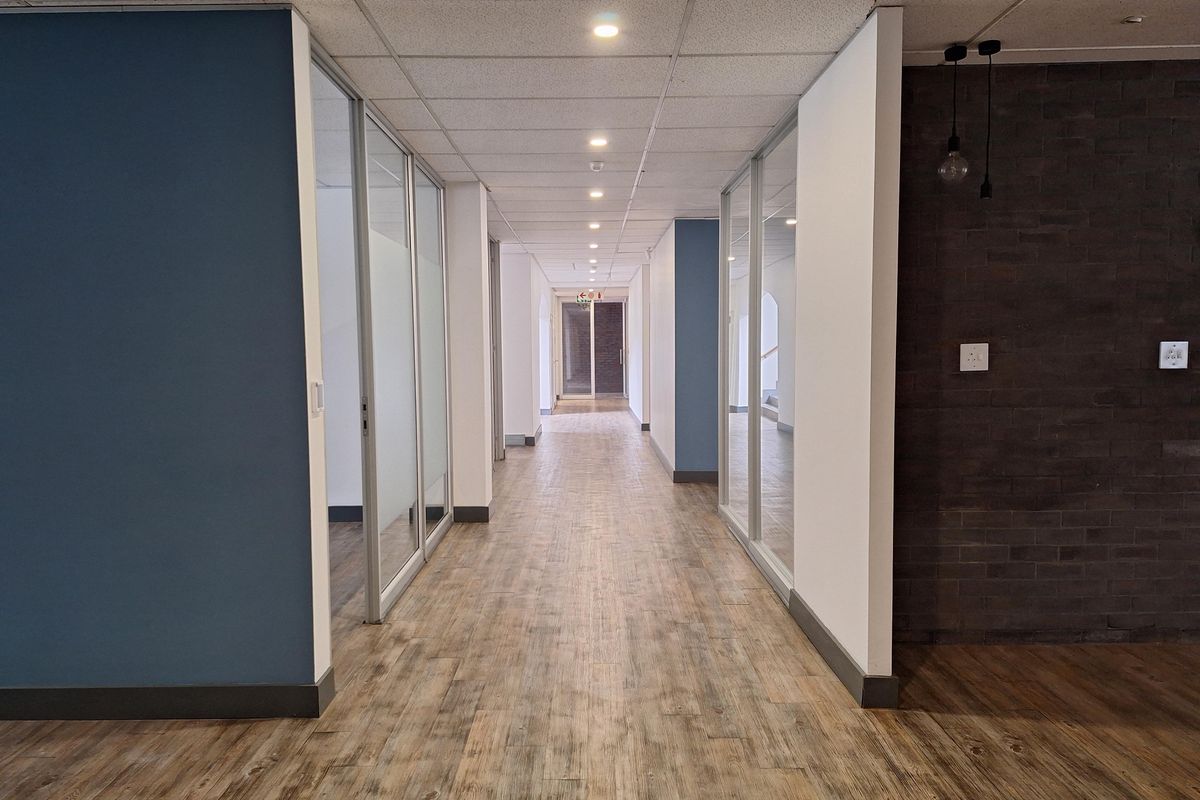 MOVE-IN READY 424sqm PRIME OFFICE SPACE IN SANDTON - Photo 5