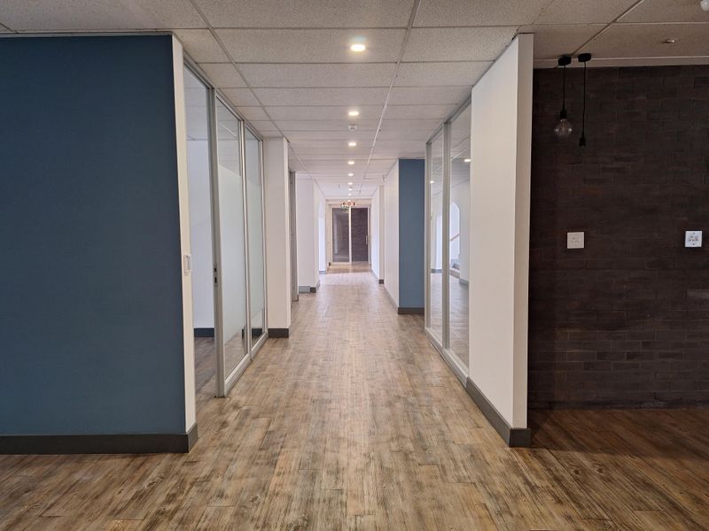 MOVE-IN READY 424sqm PRIME OFFICE SPACE IN SANDTON - Photo 5