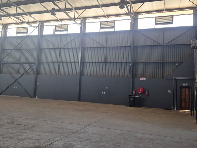 Warehouse to rent in Business Estate, Tunney - Photo 9