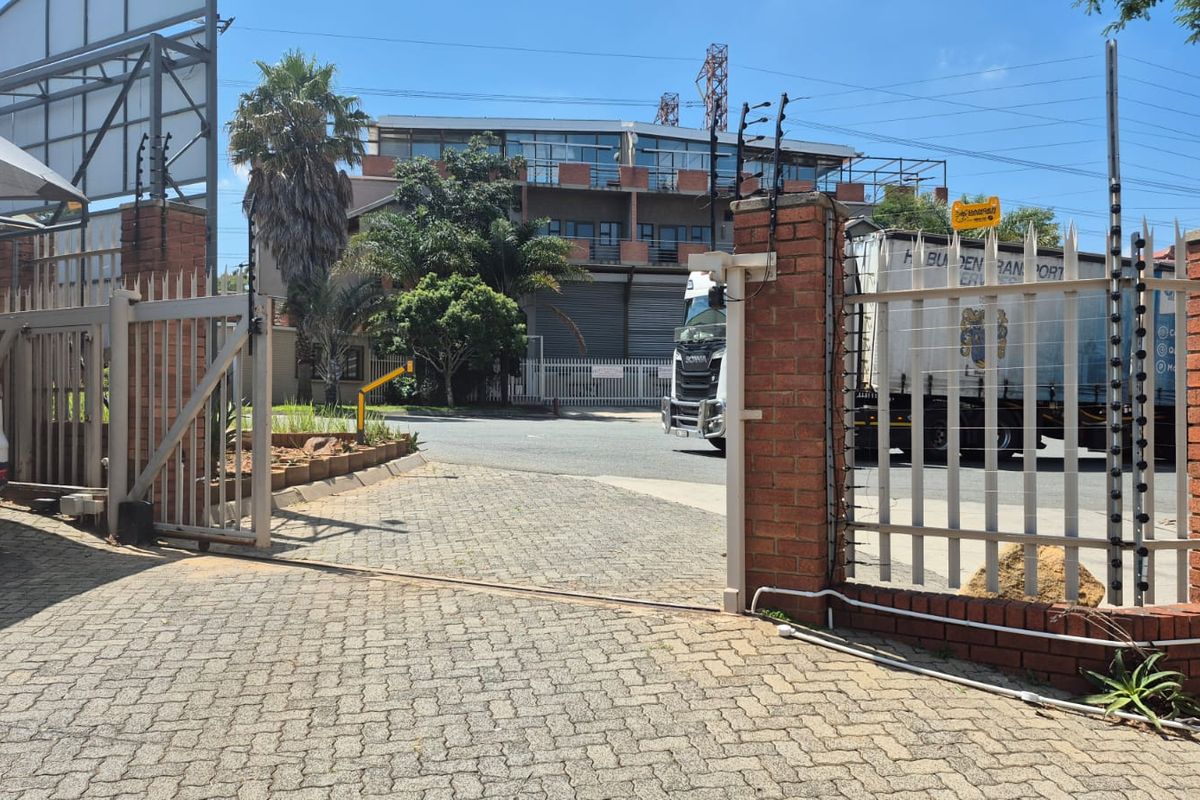 Warehouse to rent in Business Estate, Tunney - Photo 3