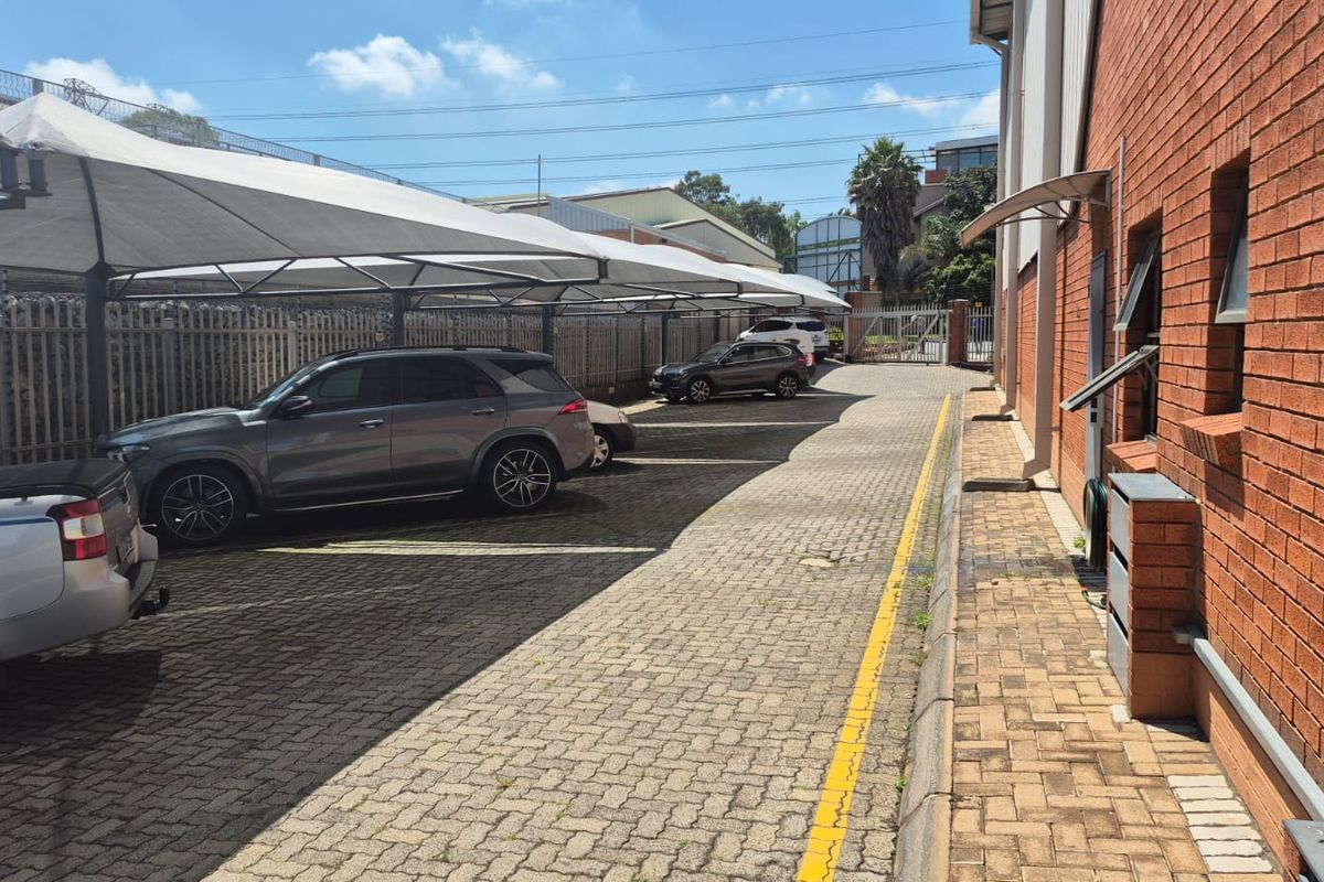 Warehouse to rent in Business Estate, Tunney - Photo 5