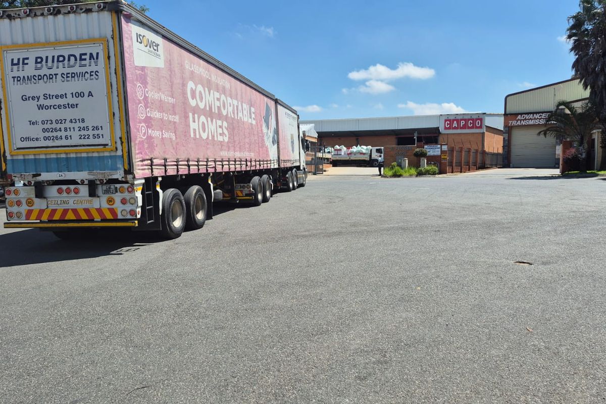 Warehouse to rent in Business Estate, Tunney - Photo 4