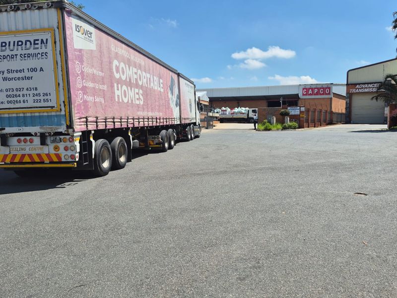 Warehouse to rent in Business Estate, Tunney - Photo 4