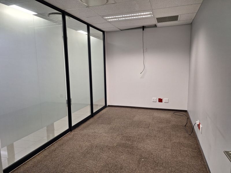 FULLY FITTED 380sqm MODERN OFFICE SPACE NEAR SANDTON - Photo 7
