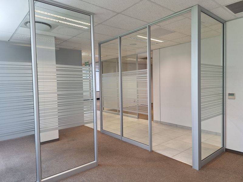 FULLY FITTED 380sqm MODERN OFFICE SPACE NEAR SANDTON - Photo 6