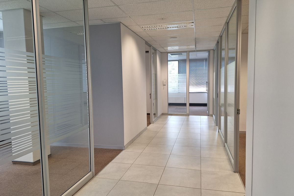 FULLY FITTED 380sqm MODERN OFFICE SPACE NEAR SANDTON - Photo 3