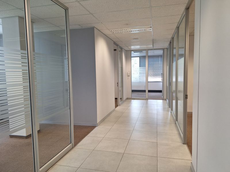 FULLY FITTED 380sqm MODERN OFFICE SPACE NEAR SANDTON - Photo 3