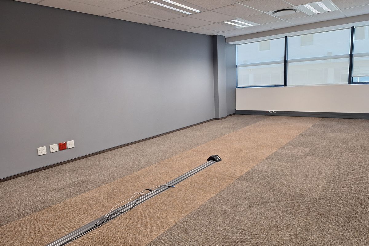 FULLY FITTED 380sqm MODERN OFFICE SPACE NEAR SANDTON - Photo 4