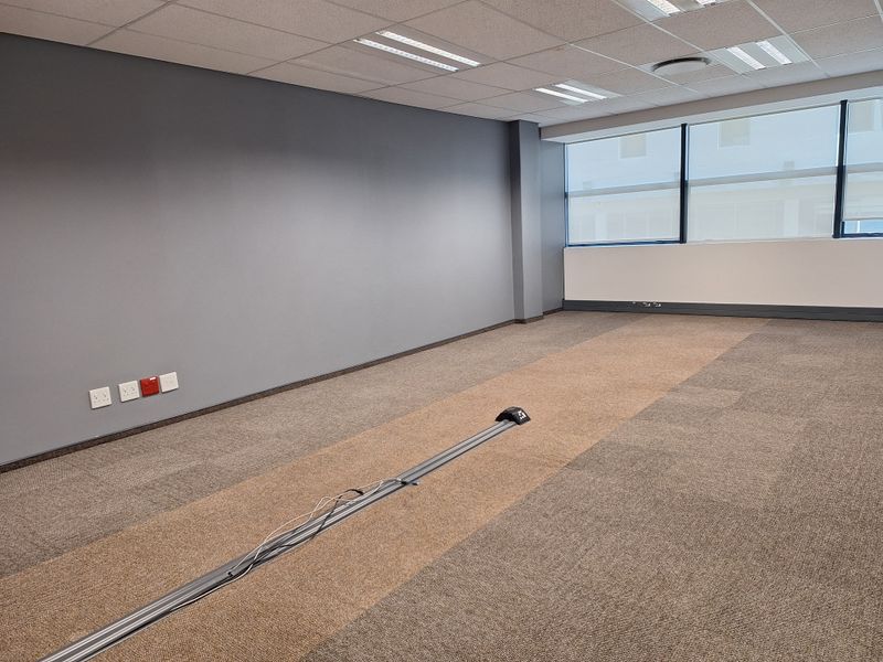 FULLY FITTED 380sqm MODERN OFFICE SPACE NEAR SANDTON - Photo 4