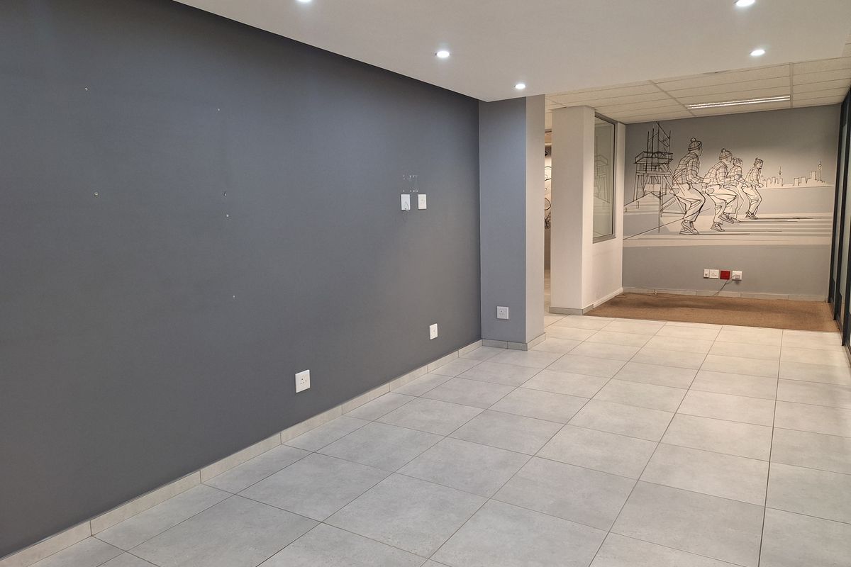 FULLY FITTED 380sqm MODERN OFFICE SPACE NEAR SANDTON - Photo 5