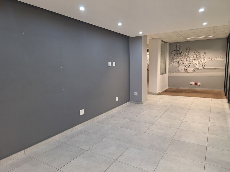 FULLY FITTED 380sqm MODERN OFFICE SPACE NEAR SANDTON - Photo 5