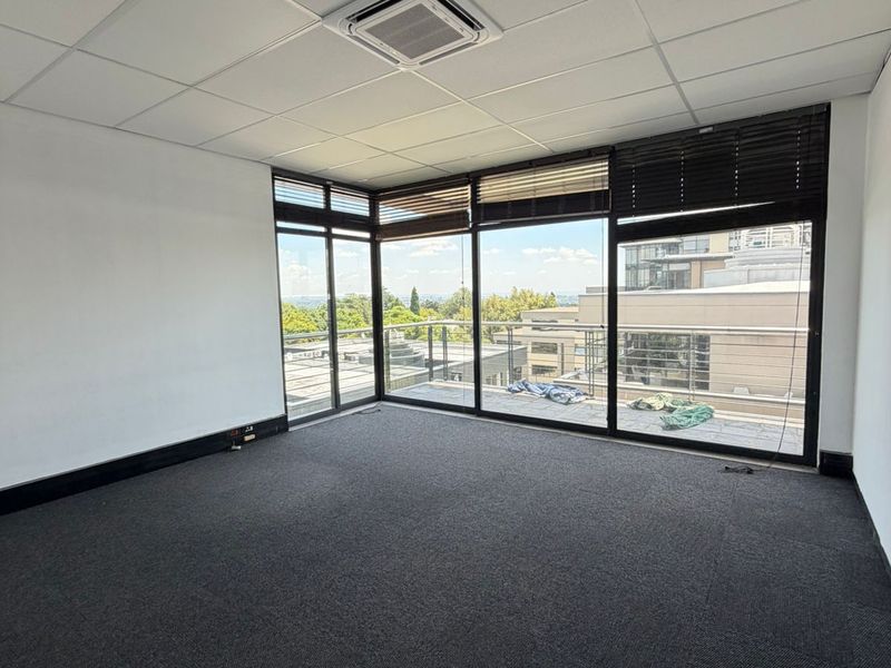 A Modern Office Destination in the Heart of Sandhurst - Photo 9