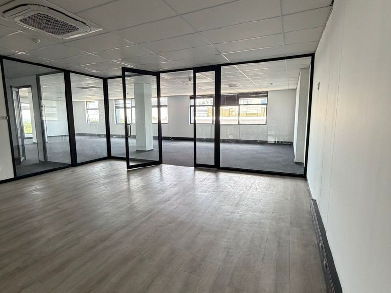 A Modern Office Destination in the Heart of Sandhurst - Photo 6