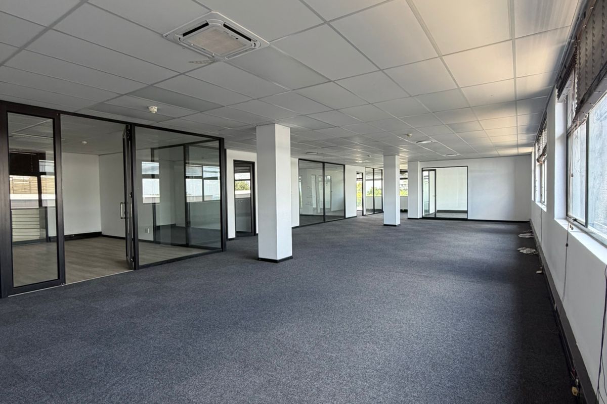 A Modern Office Destination in the Heart of Sandhurst - Photo 5