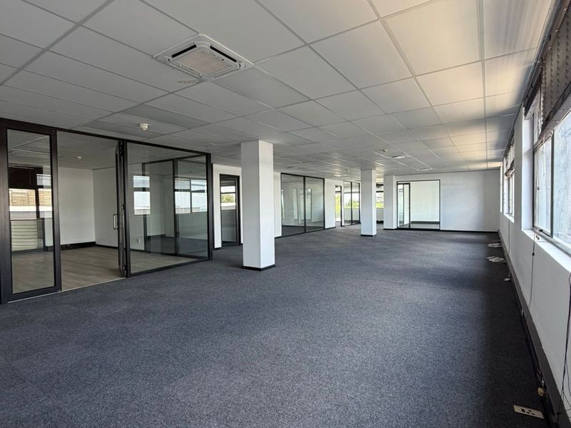 A Modern Office Destination in the Heart of Sandhurst - Photo 5