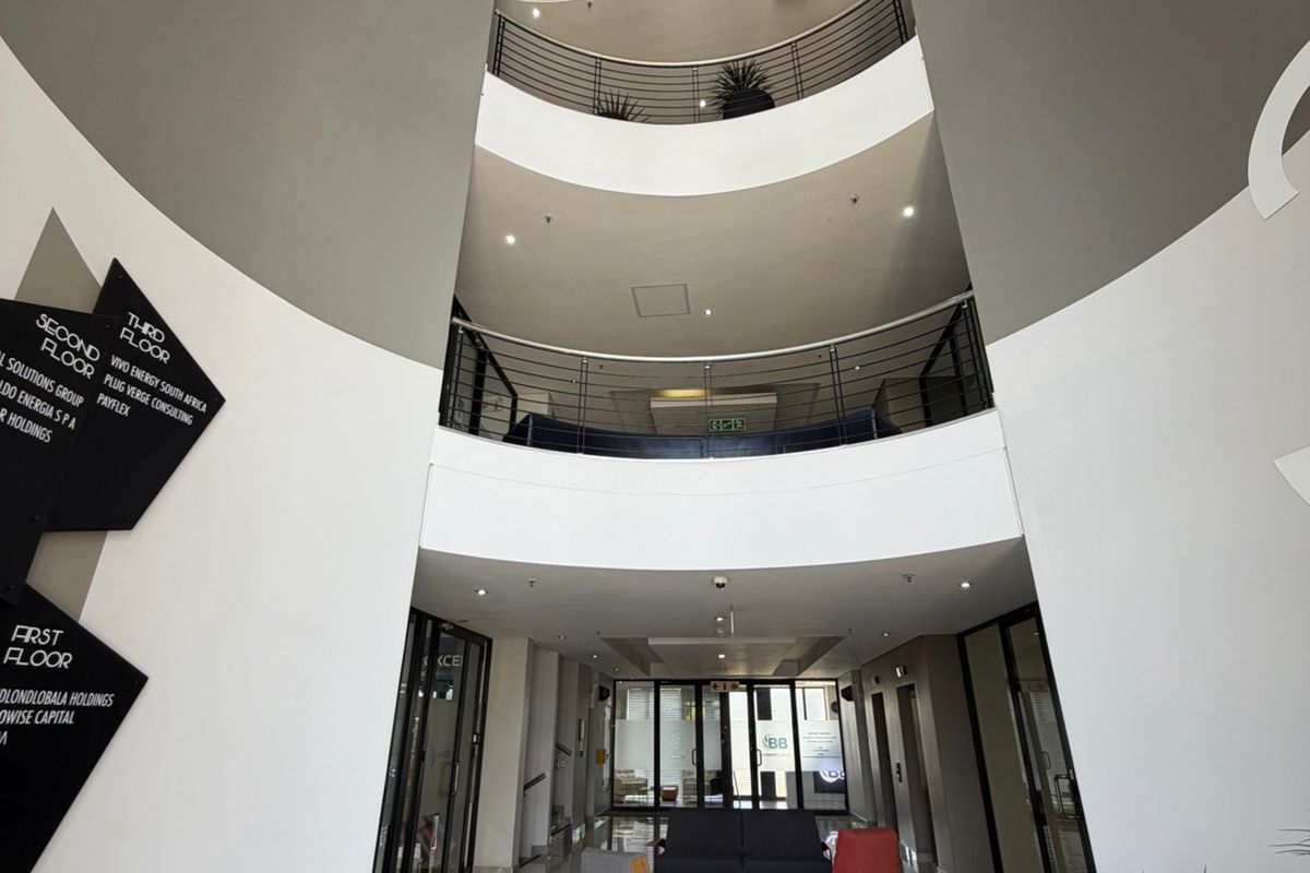 A Modern Office Destination in the Heart of Sandhurst - Photo 2