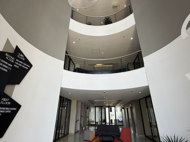 A Modern Office Destination in the Heart of Sandhurst - Photo 2