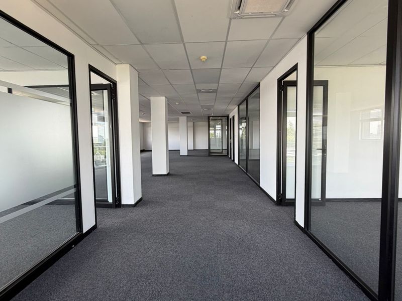 A Modern Office Destination in the Heart of Sandhurst - Photo 10